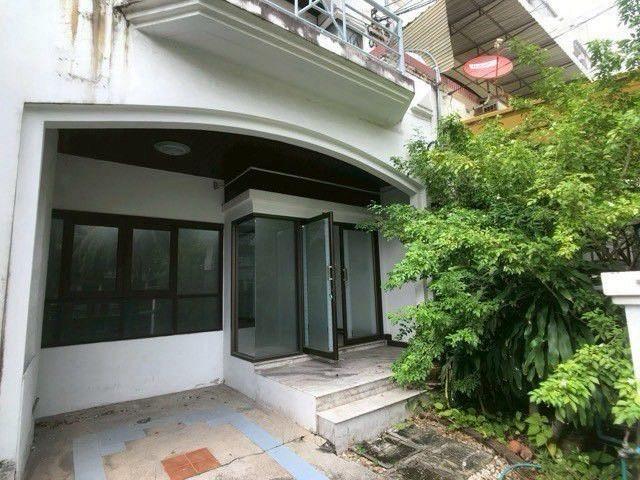 ให้เช่าทาวน์โฮม 4 ชั้น เนื้อที่ 41 ตร.วา หมู่บ้านซื่อตรง 6 ห้องนอน ใกล้ Central Eastville ทางด่วนรามอินทรา เหมาะทำออฟฟิศพักอาศัย  1