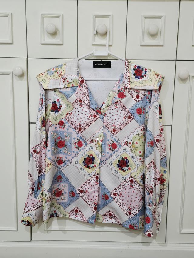 เสื้อปกกะลาสีลายดอก Gentlewoman