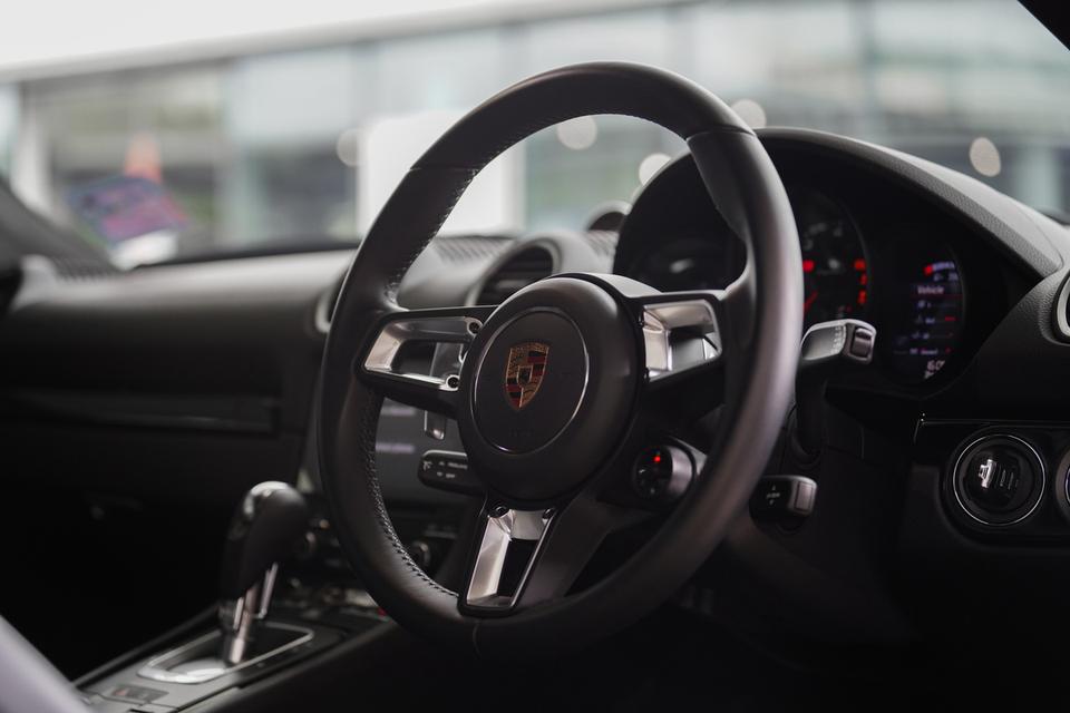 Porsche 718 Cayman T (Light Weight) 2022 สภาพของรถเหมือนป้ายแดงกลิ่นความเป็นรถใหม่ยังอยู่ ออกศูนย์ AAS รูปที่ 14