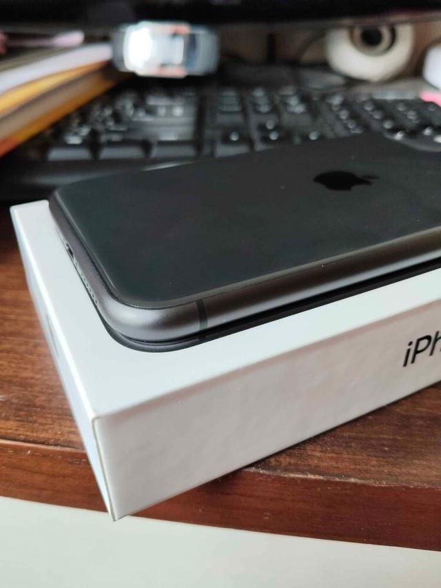 iPhone 11 สีดำ 64gb 6
