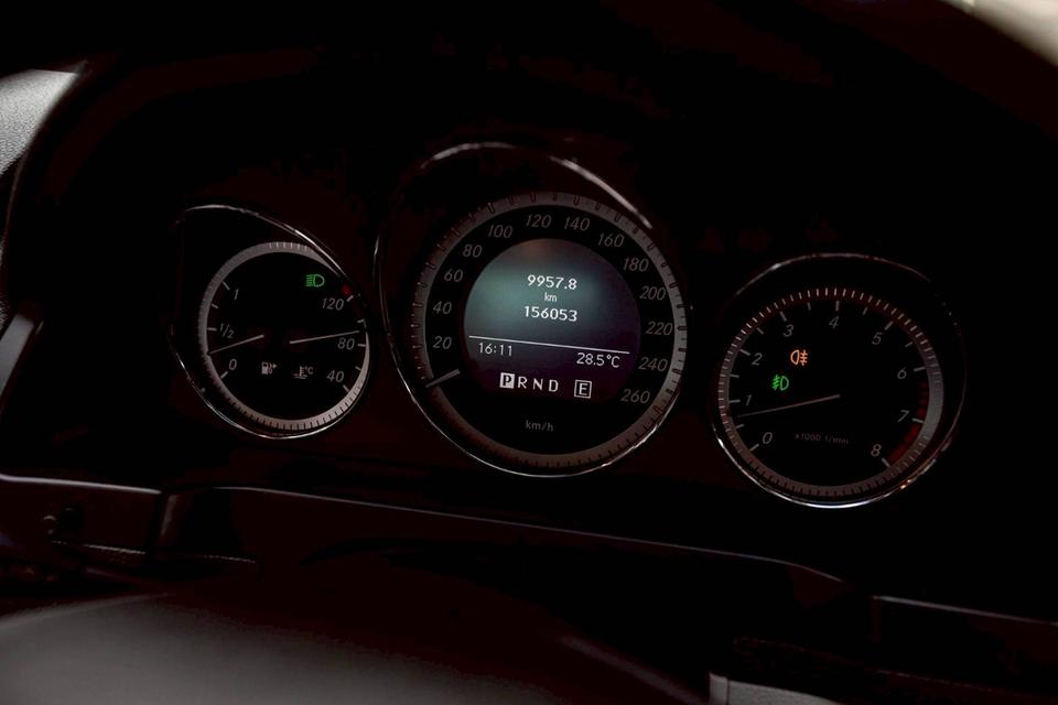 Benz C200 CGI BE สีดำ ปี 2011 สีเทา 15