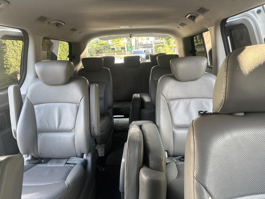 Hyundai H1 White Pearl Limited One A/T ปี2018 4