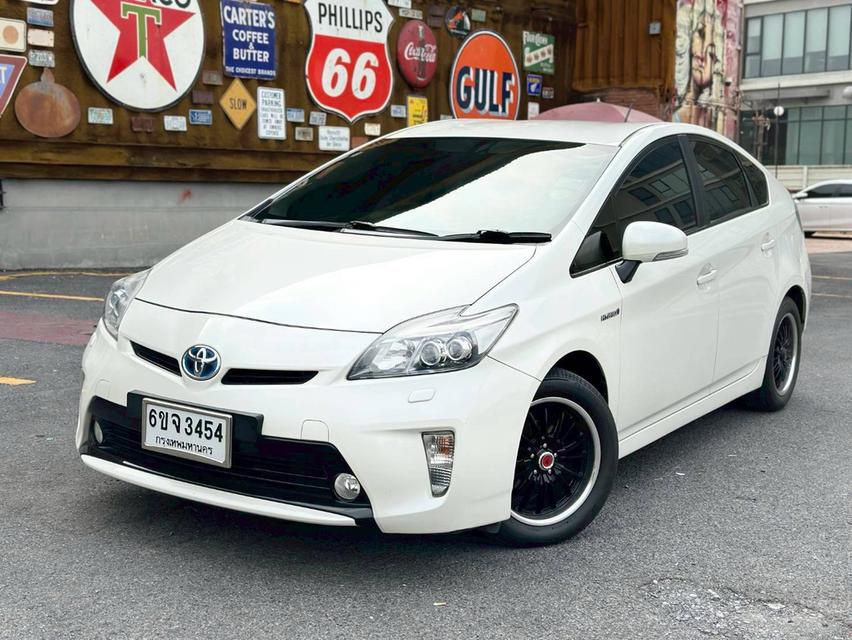 Toyota Prius 1.8 Hybrid เกียร์ออโต้ สีขาว ปี 2012