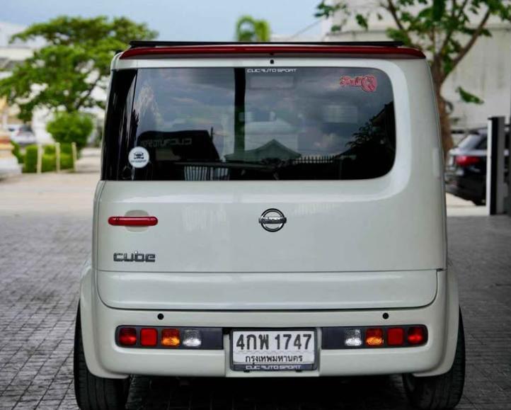 Nissan Cube Z11 สีขาว 3