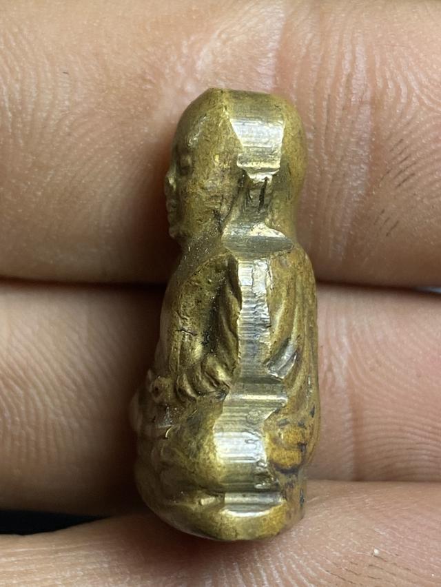 รูปเหมือนปั๊มหลวงพ่อเงิน วัดบางคานปี พิมพ์มือเลขแปดฐานแคบ (ฐานรักบี้) พ.ศ. 2515 ออกวัดมูลเหล็ก