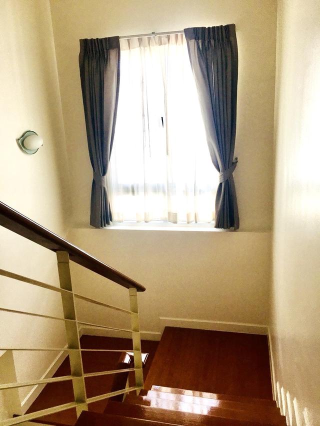 U1390 ให้เช่าบ้านทาวน์โฮม 3 ชั้น หมู่บ้านกลางเมือง ศรีนครินทร์ เออร์บาเนียน ศรีนครินทร์46/1 บ้านเฟอร์ครบ ทำเลดีเดินทางสะดวกเข้าออกได้หลายทาง ใกล้รถไฟา 12