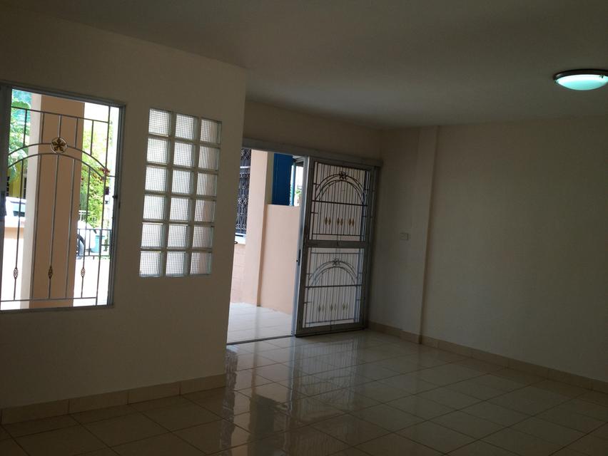 ให้เช่าทาวน์เฮ้าส์ 2 ชั้น 4 ห้องนอน 3 ห้องน้ำ 32 ตร.ว. แอร์ 3 เครื่อง ใกล้ทางด่วนสุขาภิบาล 5 รามอินทรา เพียง 12,000 บาท เหมาะทำโฮมออฟฟิศหรือพักอาศัย 3