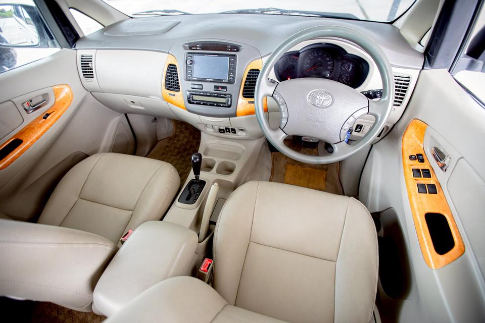 Toyota INNOVA 2.0V AT ปี 2011 สีขาว รุ่นท๊อปสุด 15