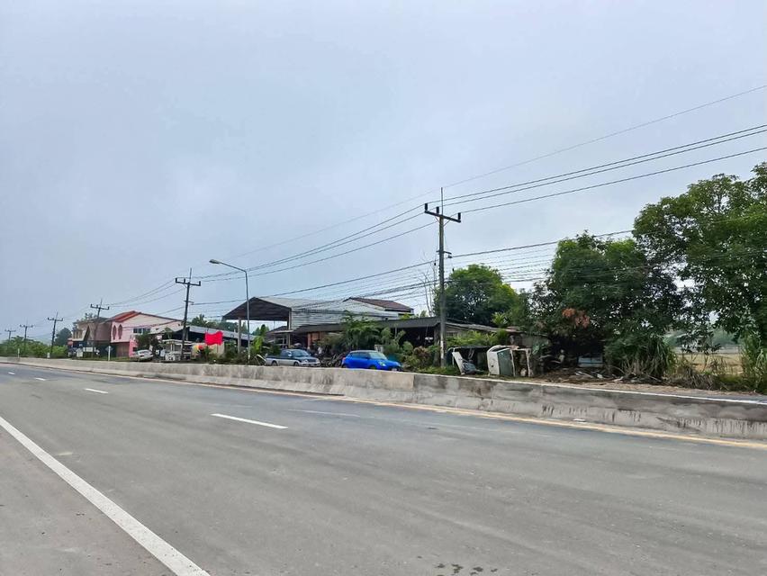 🔥 ขายถูก! บ้าน 3 หลังพร้อมที่ดินกว้างเกือบ 1 ไร่ ทำเลทอง อ.แม่จัน น้ำไม่ท่วม! 🏡 ​📣 รายละเอียดทรัพย์: ​เนื้อที่: 3 งาน 61 ตารางวา (พื้นที่กว้างขวาง 10