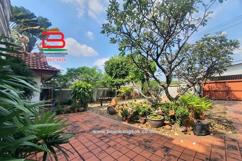 บ้านเดี่ยว 2 ชั้น หมู่บ้าน สหกรณ์ 3 ( ซอยเลี่ยงเมืองปากเกร็ด 8) เนื้อที่ 103 ตรว. ถนนแจ้งวัฒนะ ตำบลบางพูด อำเภอปากเกร็ด จังหวัดนนทบุรี 10