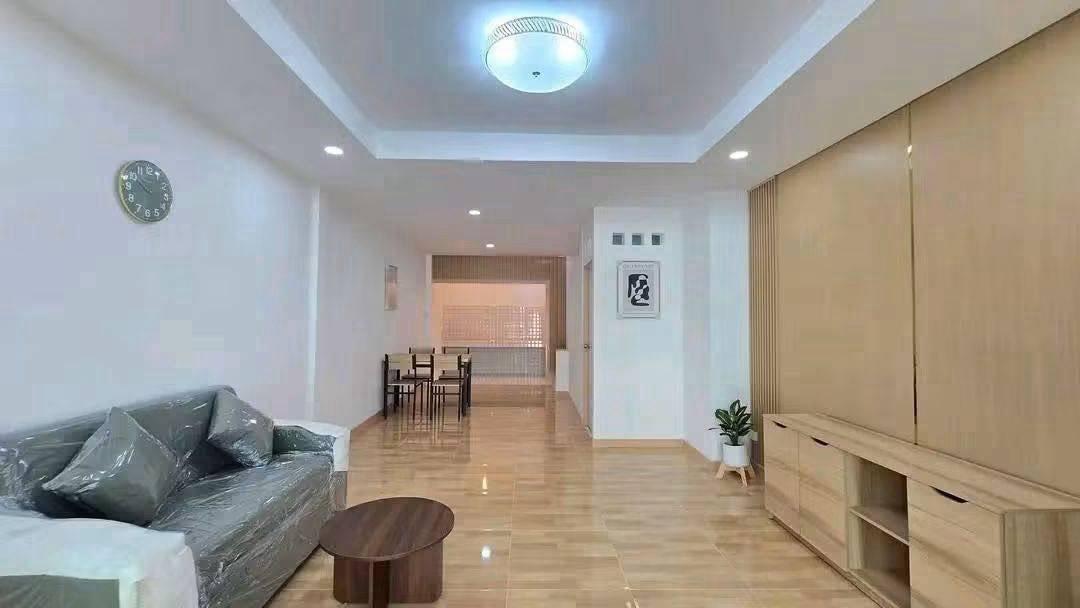 🌳 หน้าบ้านติดสวนหย่อมโครงการ ถนนเมน ซอย 2! 🏡 ✨ ขายทาวน์เฮ้าส์ 2 ชั้น 16 ตร.ว. 2 นอน 2 น้ำ ม.มนวดี บางบัวทอง 5