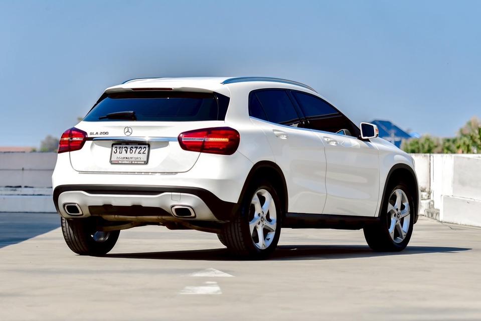 Mercedes-Benz GLA 200 AMG Dynamic 1.6 7A/T ปี 2019 4