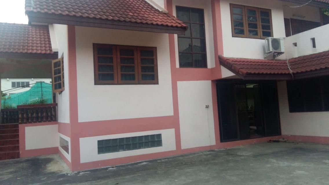 บ้านเดี่ยวพร้อมที่ดิน 2