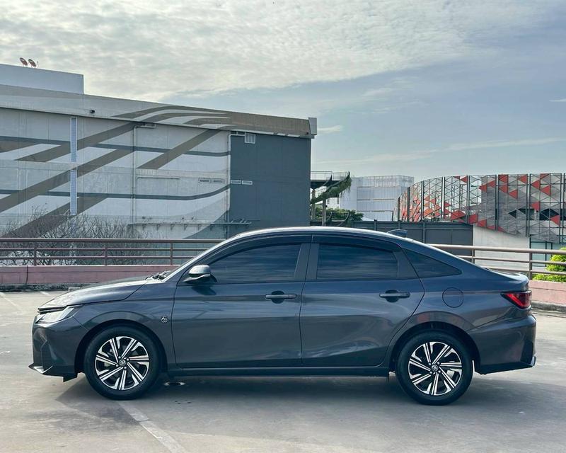 TOYOTA YARIS ATIV 1.2 PREMIUM เกียร์  Auto สีเทา ปี 2022 9