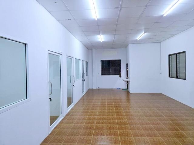 ถ.เอกชัย81-87 ใกล้ Big C บางบอน 900 ม. และ ตลาดปิ่นทอง 1 กม. เดินทางสะดวกเชื่อมต่อพระราม 2 กัลปพฤกษ์ 300 ตร.ว. 800 ตร.ม. 5