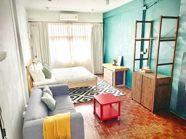 Hostel เกทเวย์ แอท บางซื่อ 1 กม.อาคารพาณิชย์ 2 ชั้น MRT บางโพ 900ม.จัดเต็มเฟอร์ 2 นอน AIRBNB 6