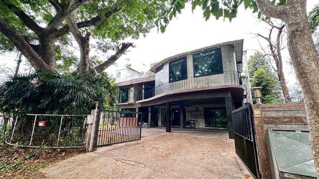 ขายบ้านหรู 3 ชั้นพร้อมเฟอร์นิเจอร์สุดคุ้มค่า 1