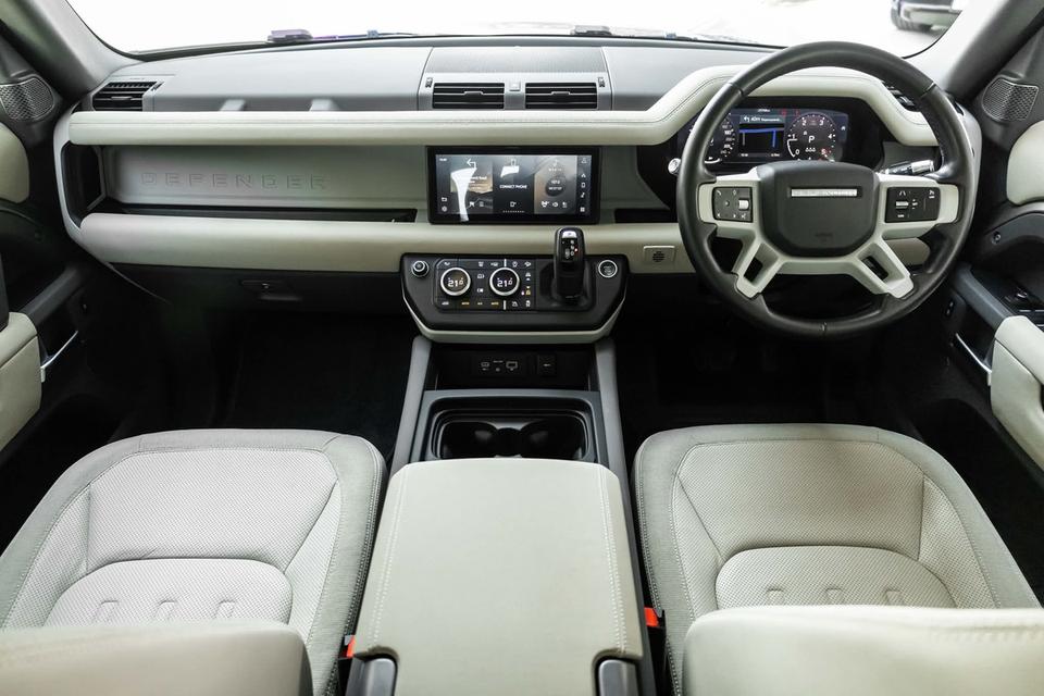 Land Rover Defender 110 2.0 D240 S Diesel 8