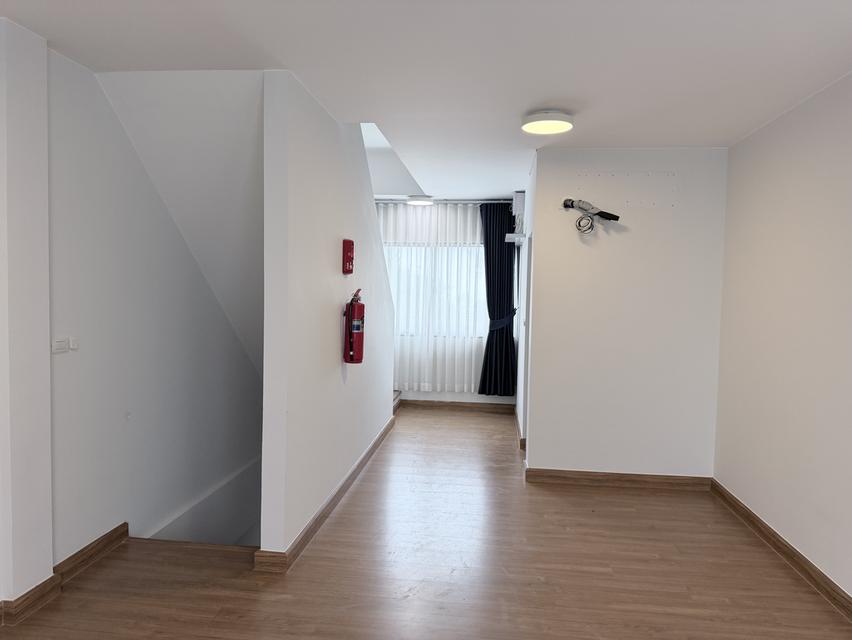 อาคารพาณิชย์ โฮมออฟฟิศ 3 ชั้น District รามอินทรา-จตุโชติ 16