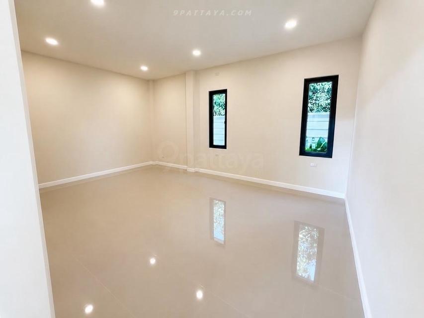 For Sale — Exclusive Luxury Pool Villa at Garden Villa 9, PattayaBrand-new luxury private pool villa for sale at Garden Villa 9, Pattaya. Designed 5