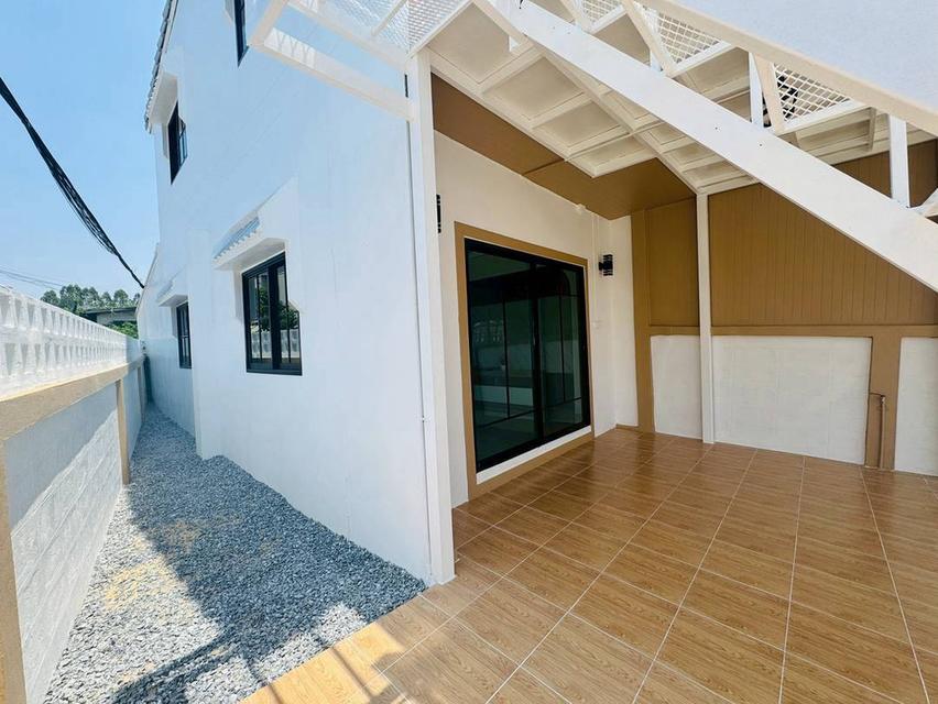 หมู่บ้านธารทอง2  ซอยวัดลาดปลาดุก ทาวน์เฮาส์ 2 ชั้นหลังมุมถนนเมน ห่างจากปากซอยวัดลาดปลาดุกเพียง 1 กม. 2