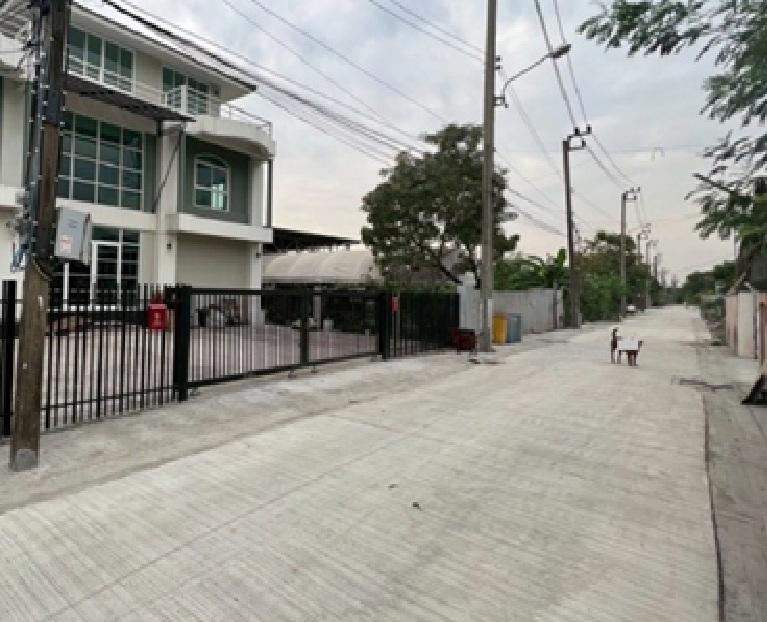 ให้เช่าอาคาร / อาคารสำนักงาน 4 ชั้น / ซอยพัฒนาการ 97 / พื้นที่ใช้สอย 698 ตารางเมตร / แอร์ 3 เครื่อง (คนเช่าติดเพิ่มเองได้) / จอดรถ 5-6 คัน 4