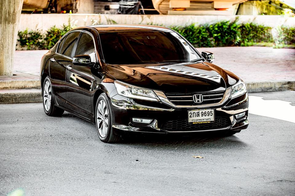 Honda Accord 2.0EL ปี 2013 สีดำ มือเดียวป้ายแดง