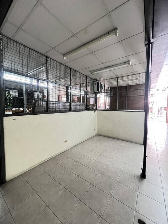 พื้นที่ว่างปล่อยให้เช่าขายของ 10