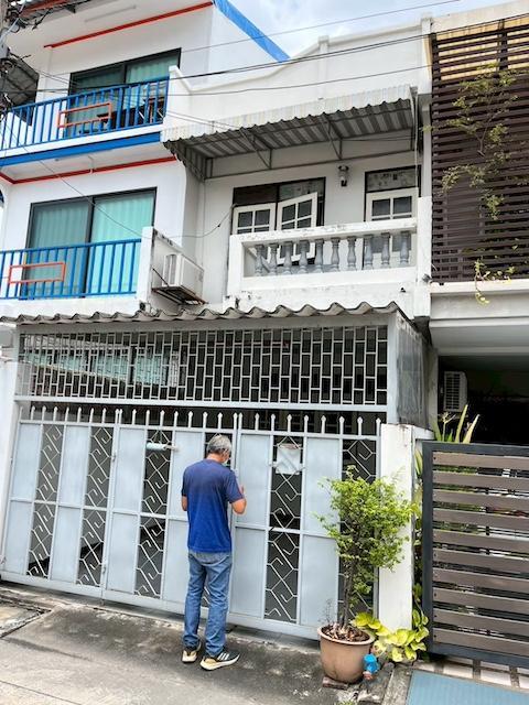 ให้เช่า ทาวน์เฮ้าส์ ลาดพร้าว โชคชัย 4 ทำเลดี เดินถึงรถไฟฟ้าได้ เหมาะอยู่อาศัยหรือจดบริษัท 1