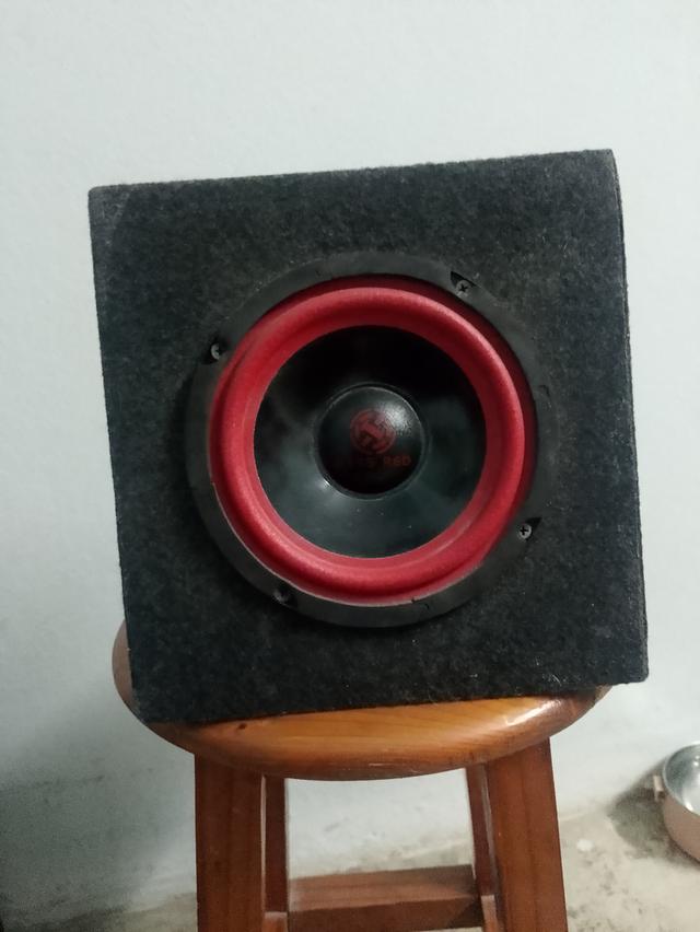 ลำโพงเสียงกลางขนาด 6 นิ้ว