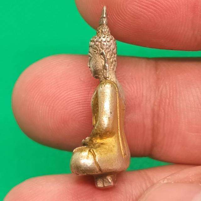 พระยอดธงเนื้อเงินไม่รู้ที่ 5