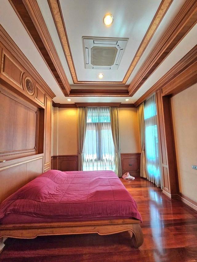 Luxury home For Sale A luxurious mansion in downtown Sriracha. 13