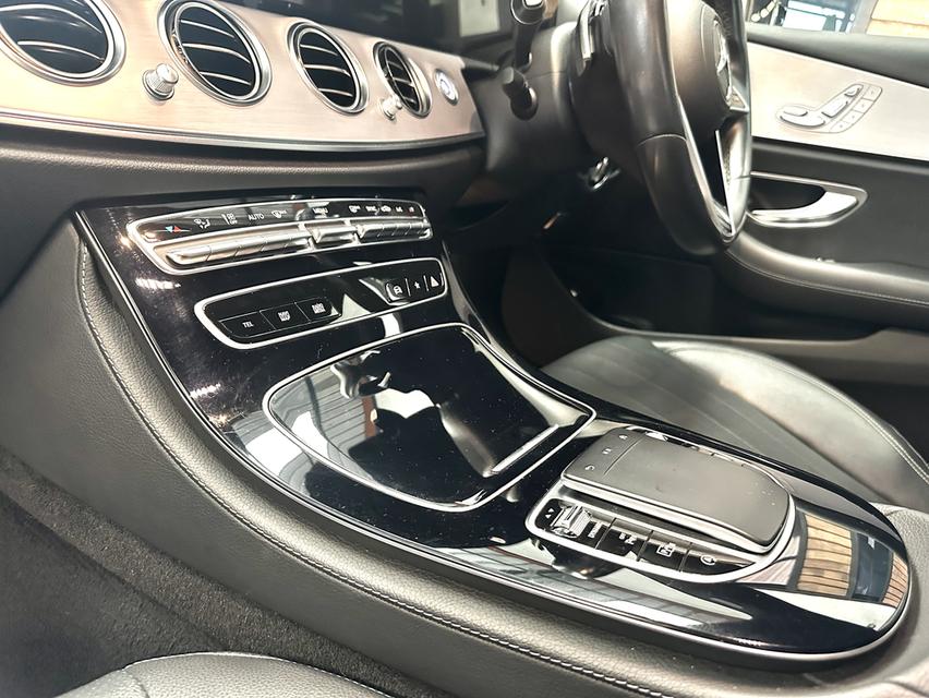 BENZ E220d 2.0 AMG SPORT จดทะเบียนปี 2022 11