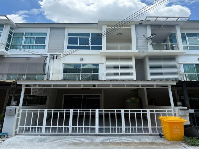 รหัสC7320 บ้านพร้อมเข้าอยู่ได้เลย ให้เช่าทาวน์โฮม 3 ชั้น โครงการเมโทร พระราม 9 ตกแต่งพร้อมอยู่ 1