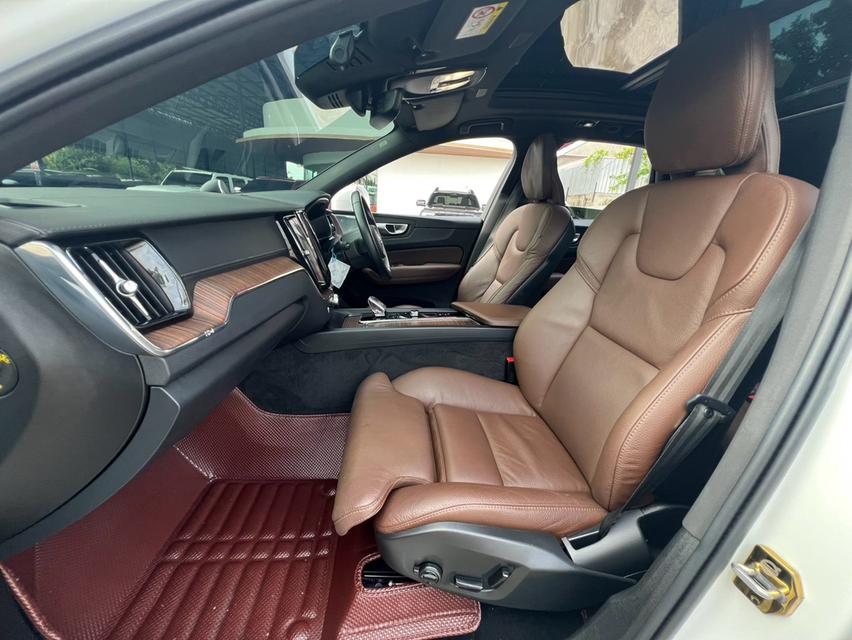 VOLVO XC60, 2.0 RECHARGE T8 R-DESIGN AWD ปี 2021 โฉม ปี14-ปัจจุบัน สีขาว รูปที่ 11