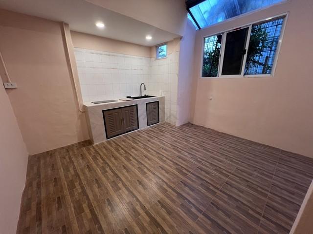 ให้เช่าโฮมออฟฟิศ 4.5 ชั้น 28 ตร.ว. ซอยวิภาวดี 22 สไตล์มินิมอล ด้านหลังติดการบินไทย 7