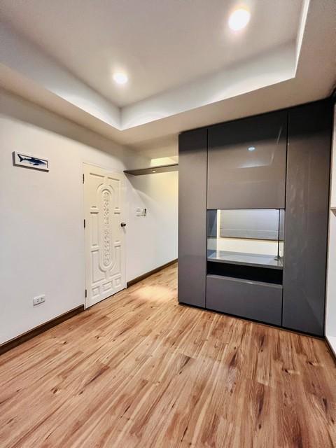 ขาย ให้เช่า บ้านเดี่ยว 2 ชั้น หมู่บ้านมณียา สไตล์รีสอร์ท อยู่เลียบทางด่วนรามอินทรา อยู่บนถนนประดิษฐ์มนูธรรม ฝั่งตรงข้ามเยอรมันตะวันแดง 13