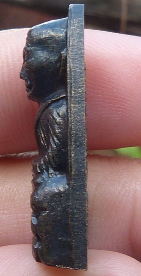 หลวงปู่ทวดพิมพ์เล็กหลังหนังสือ รูปที่ 5