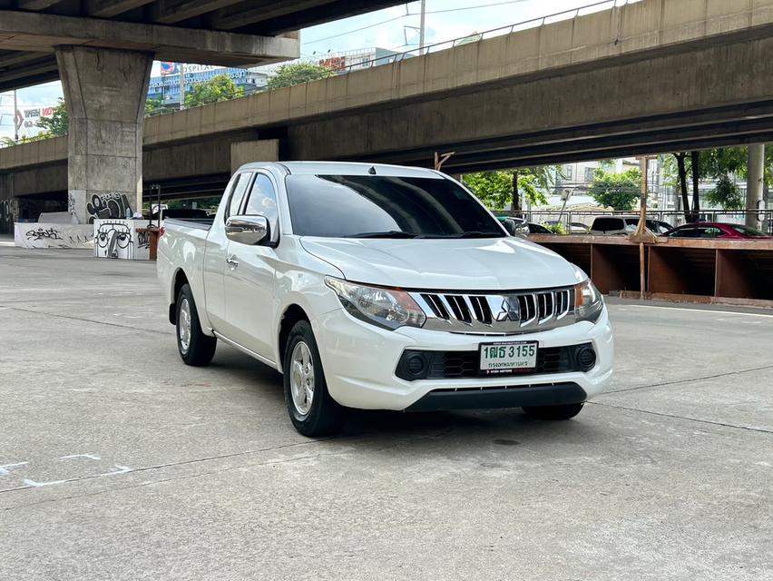 ขายรถ Mitsubishi Triton 2.4 GLX Mega Cab ปี 2015 สีขาว เกียร์ธรรมดา