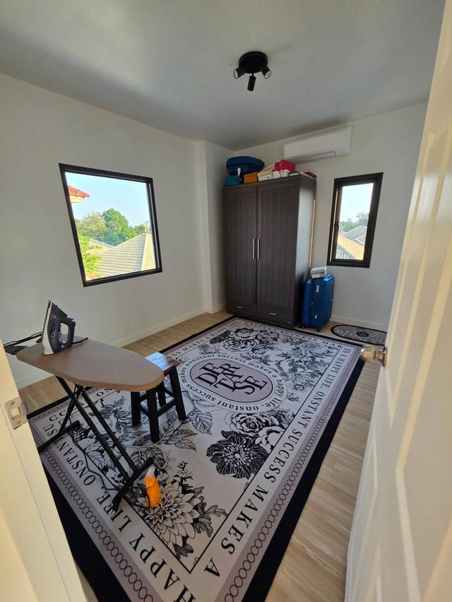 ให้เช่าบ้านเดี่ยว 2 ชั้น ขนาด 80 ตร.วา พร้อมอยู่ เฟอร์นิเจอร์ครบ ใกล้โรบินสัน เดินทางสะดวก อยู่แหล่งชุมชน 11