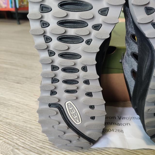 ขาย keen zionic adv สี triple black ไซส์m 9us/27cm