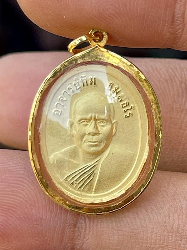 เหรียญเม็ดแตงหลวงปู่ทวดปี22 หลังอาจารย์ทิม เนื้อทองคำ กรอบทอง