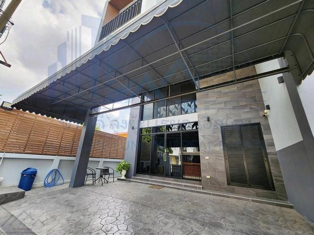 ให้เช่า โฮมออฟฟิศ 3 ชั้นครึ่ง หลังมุม โครงการ Diamond Ville ลาดพร้าว วังหิน ซอย 4 ใกล้เลียบด่วน 1