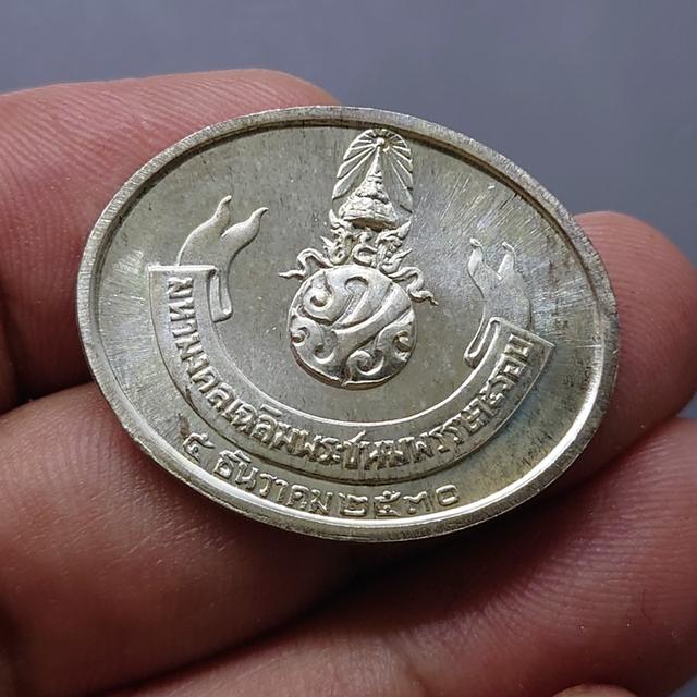 เหรียญพระนอน เนื้อเงิน พระพุทธปรางค์ไสยาสน์ หลัง ภปร วัดพระเชตุพลวิมลมังคลาราม (วัดโพธิ์) ที่ระลึก 5 รอบ รัชกาลที่ 9 พ.ศ.2530 4