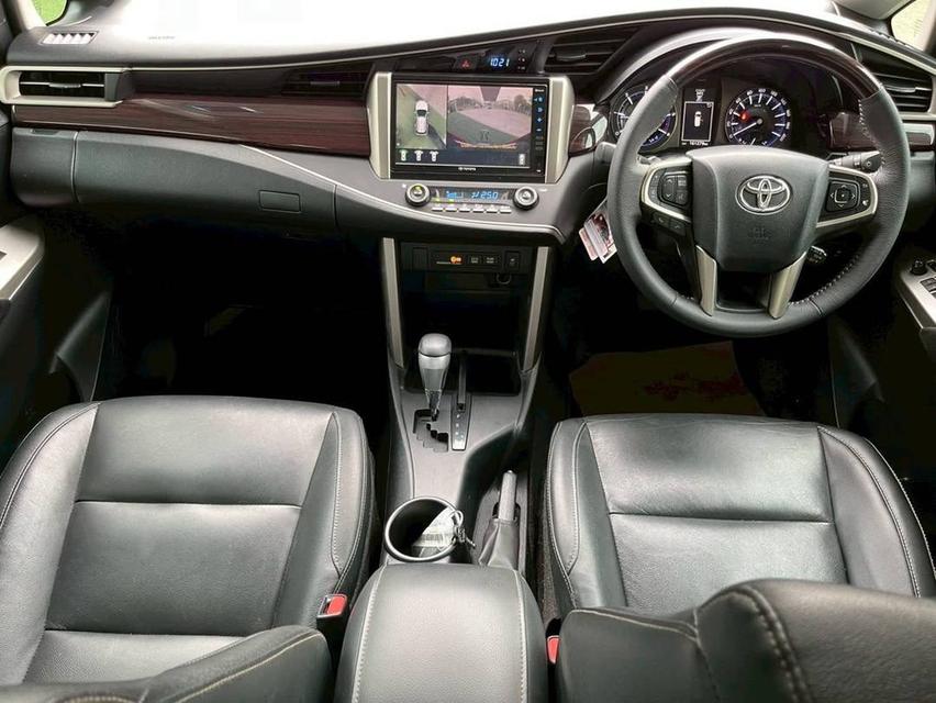 ไก่TOYOTA INNOVA CRYSTA เครื่อง2.8cc. รุ่น PREMIUM AUTO ปี 2022  10