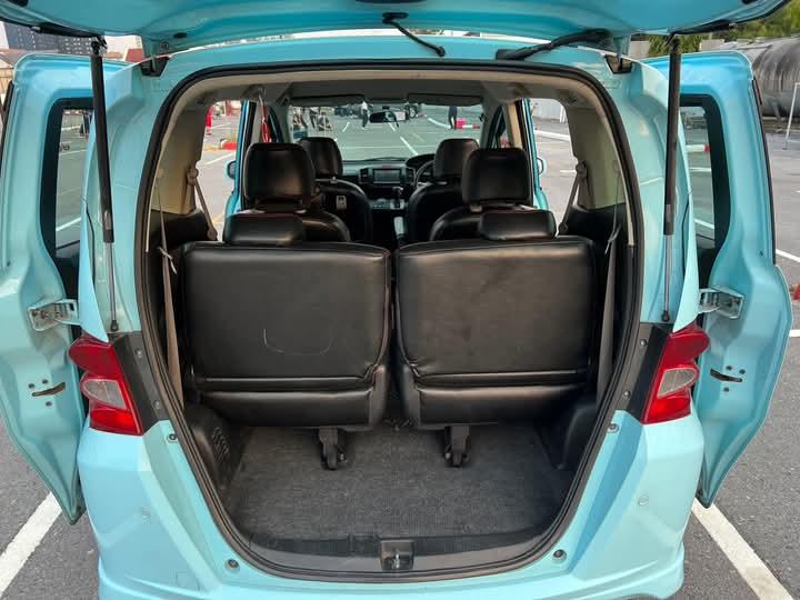 Honda Freed สีฟ้า 14