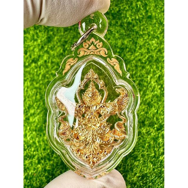 Phaya Garuda “Setthi Prarthana” Golden Enamel Amulet Divine Command, Wealth Fulfillment – The Royal Emblem of Heavenly Power  8