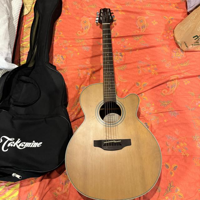 กีต้าร์ Takamine 2