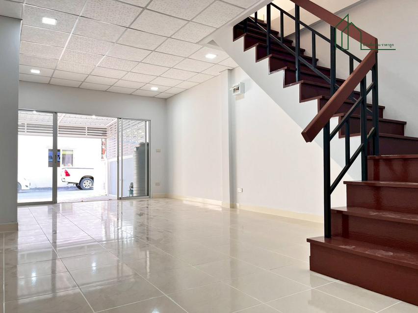 ทาวน์เฮ้าส์ 2 ชั้น หมู่บ้านชายคลอง รีโนเวทพร้อมอยู่ 7