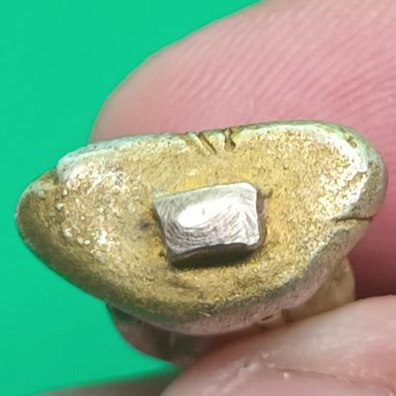 พระยอดธงเนื้อเงินไม่รู้ที่ 9